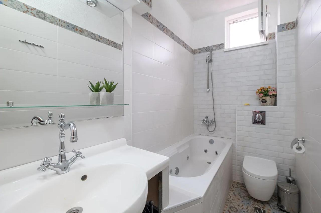 סופיה Entire Central House With Guest Rooms & Garden מראה חיצוני תמונה
